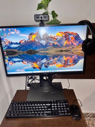 Computadora Dell con Cámara y Auriculares