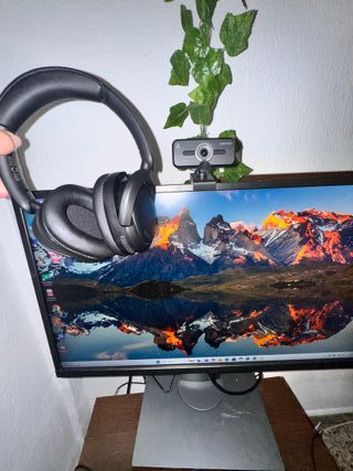 Computadora Dell con Cámara y Auriculares