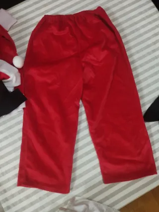 Disfraz Papa Noel niño con botas, gorro y barba.