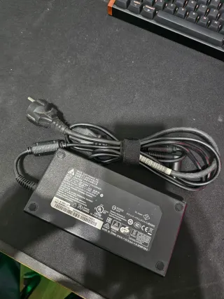 MSI GE63 Raider RGB Portátil