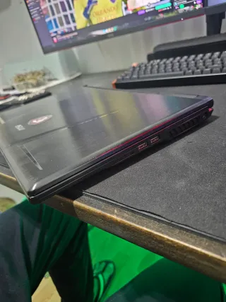 MSI GE63 Raider RGB Portátil