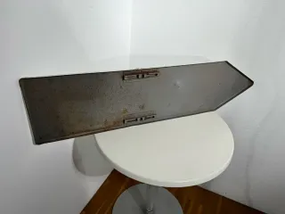 Insegna Carabinieri freccia direzionale