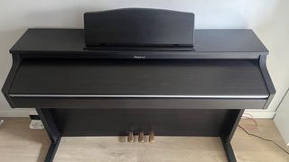 Piano Roland HP 102 E
