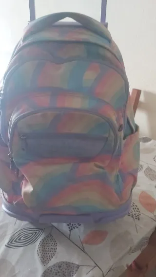 Mochila Totto con ruedas arcoíris