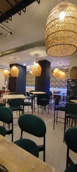 Traspaso local con licencia de cocina y música bar