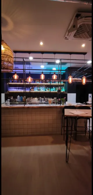 Traspaso local con licencia de cocina y música bar