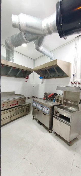 Traspaso local con licencia de cocina y música bar