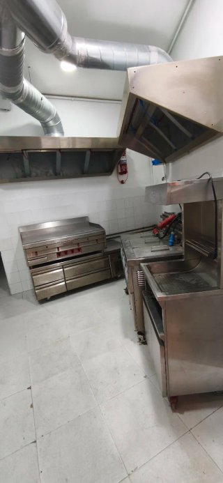 Traspaso local con licencia de cocina y música bar
