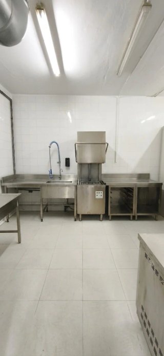 Traspaso local con licencia de cocina y música bar