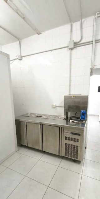 Traspaso local con licencia de cocina y música bar