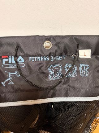 Casco y protecciones patinaje FILA