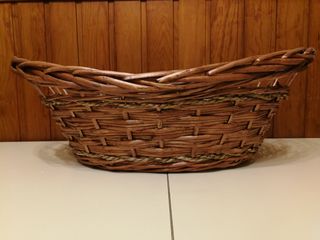 Cesta ovalada de mimbre y cuerda