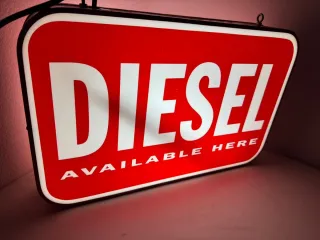 Insegna luminosa pubblicitaria DIESEL