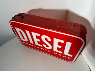 Insegna luminosa pubblicitaria DIESEL