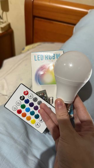 Bombilla LED con Mando a Distancia