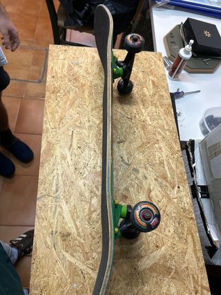 Skate Hábitat con diseño calavera