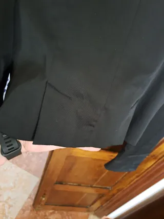 Chaqueta corta negra con volantes