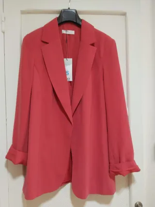 Chaqueta Roja Talla S-M da bastante talla