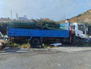Camión IVECO ML120 E18 – Caja abierta con grúa