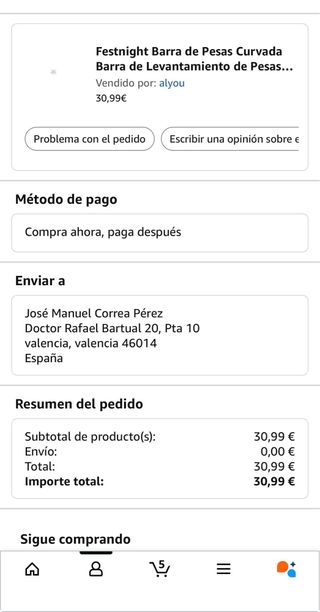 Banco de pesas y máquina de gimnasio