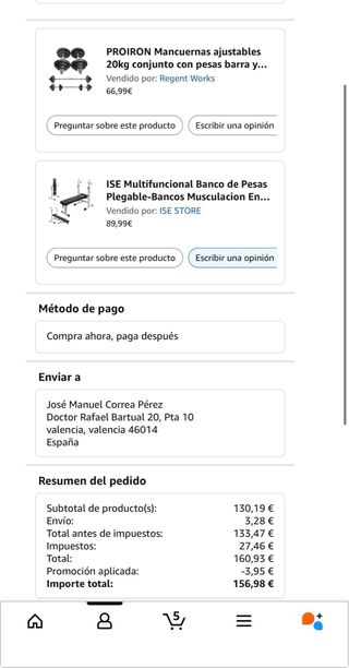 Banco de pesas y máquina de gimnasio