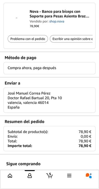 Banco de pesas y máquina de gimnasio