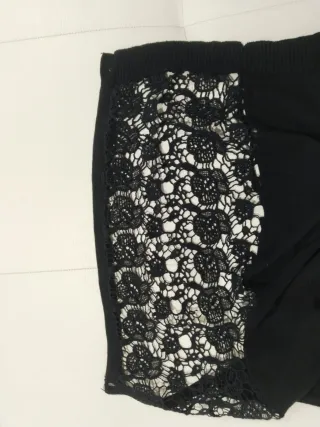 Rebeca negra con encaje