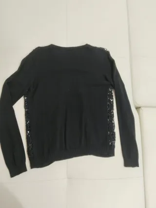 Rebeca negra con encaje