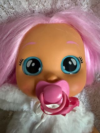 Muñeca llorona con lágrimas