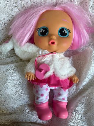 Muñeca llorona con lágrimas