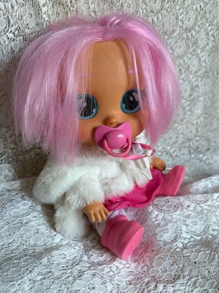 Muñeca llorona con lágrimas