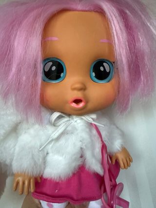 Muñeca llorona con lágrimas