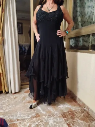 Vestido negro pedrería