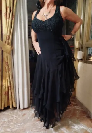 Vestido negro pedrería