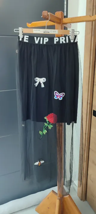 Falda tul negra con apliques