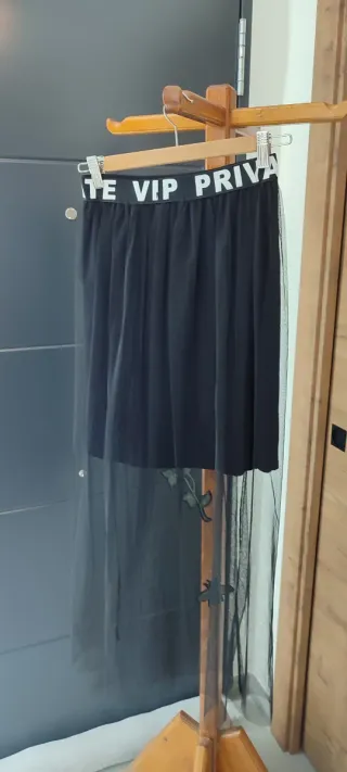 Falda tul negra con apliques