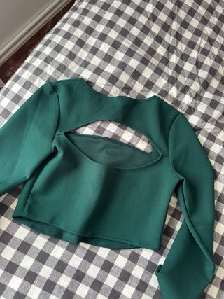 Top Zara verde oscuro escote cuadrado