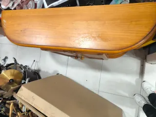 Estantería de madera marrón