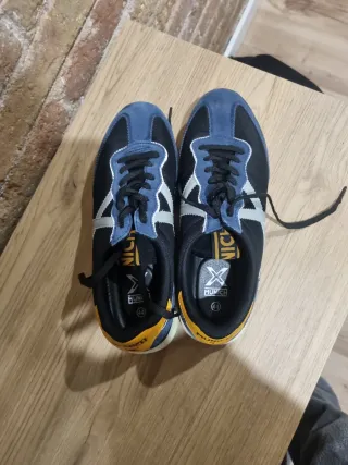 Zapatillas Munich Negras y Azules