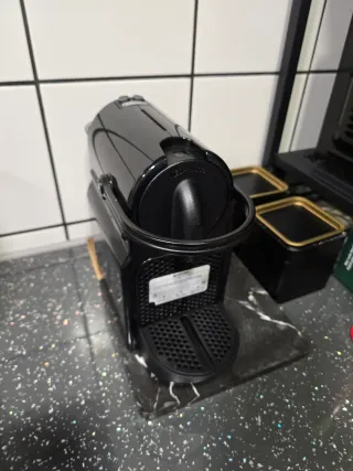 Cafetera Nespresso Negra