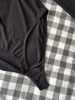 Body asimétrico manga larga negro