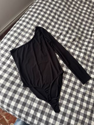 Body asimétrico manga larga negro