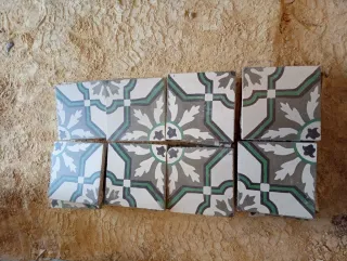 Suelo hidráulico antiguo decorado