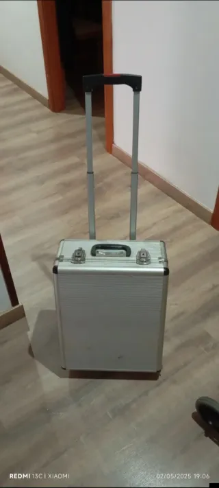 Maleta de herramientas con ruedas