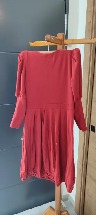 Vestido rojo mangas abullonadas