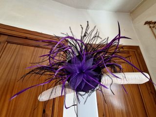 Tocado morado. Obra Drácula, personaje MINA.