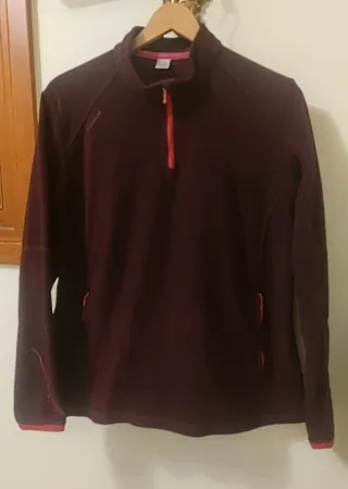 Forro polar Decathlon color berenjena Talla XL