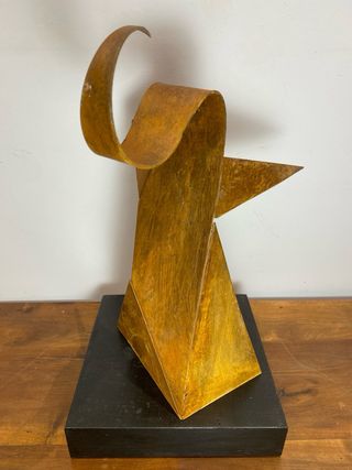 Escultura Félix Lizarraga Libertad