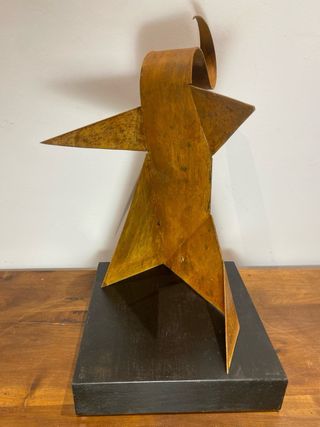 Escultura Félix Lizarraga Libertad