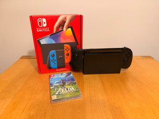 Nintendo Switch OLED + Zelda Breath of the Wild